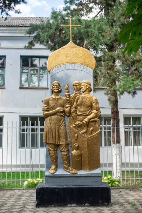 Памятник «Братьям Дубининым»