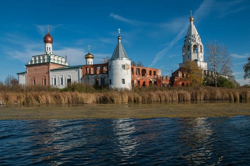 Свято-Троицкий Острово-Озерский монастырь