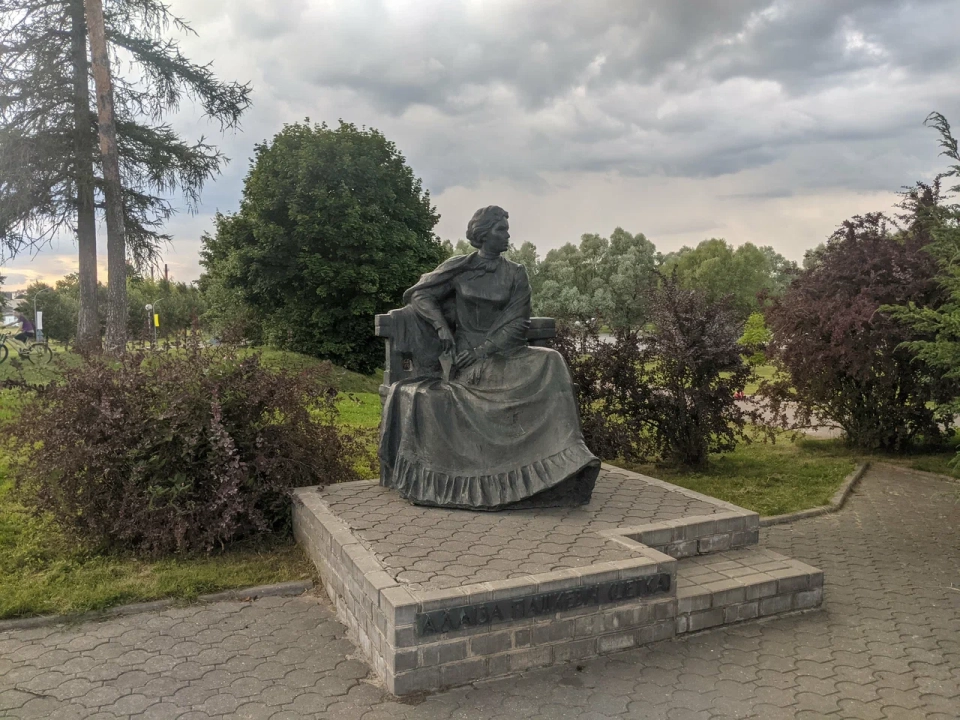 Памятник Алоизе Пашкевич