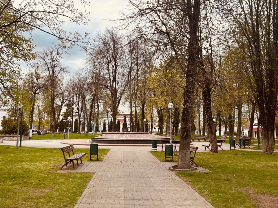 Городской сквер (пл. Свободы)