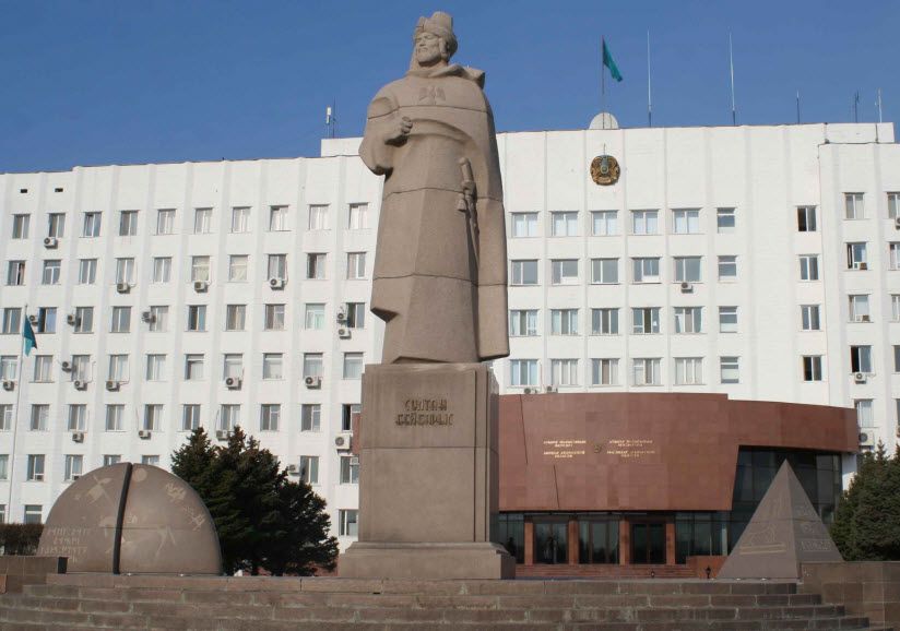 Памятник Султану Бейбарсу (Бейбарысу)