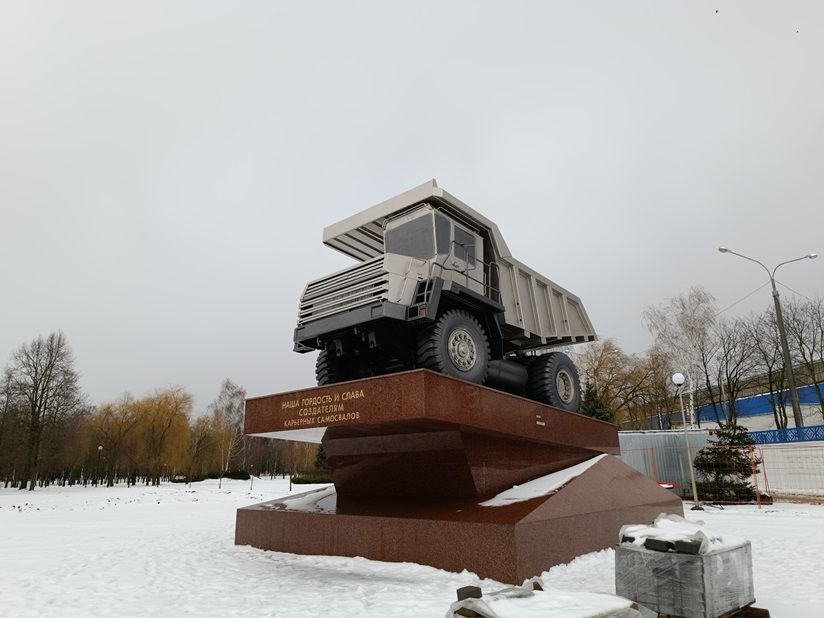 Памятник Создателям карьерных самосвалов