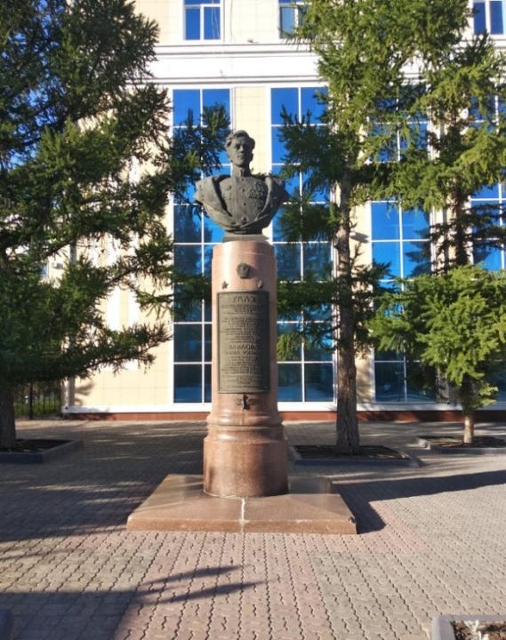 Бюст дважды Героя Советского Союза И.Ф. Павлова