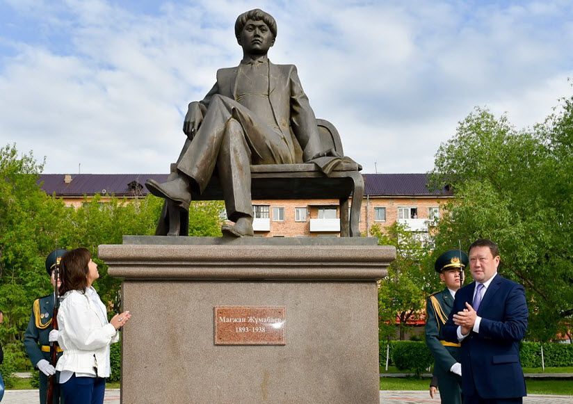 Памятник Магжану Жумабаеву