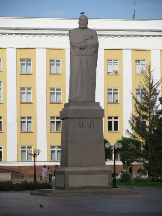Памятник Абаю Кунанбаеву