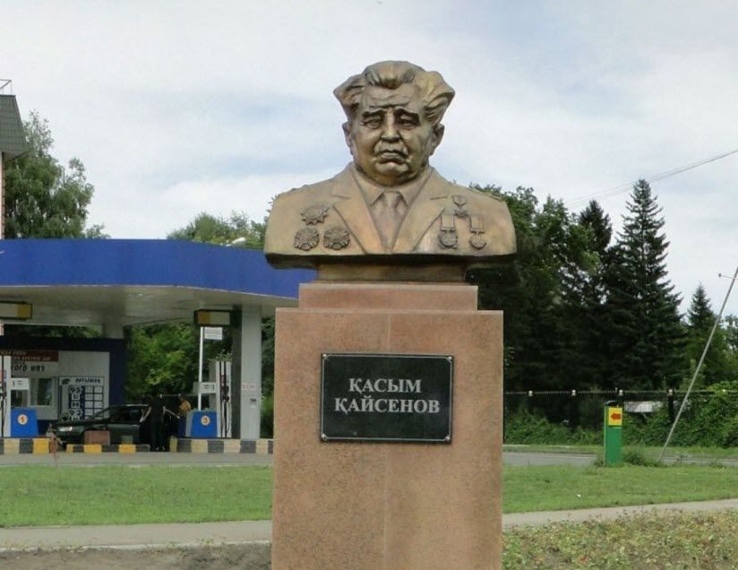 Памятник Касыму Кайсенову
