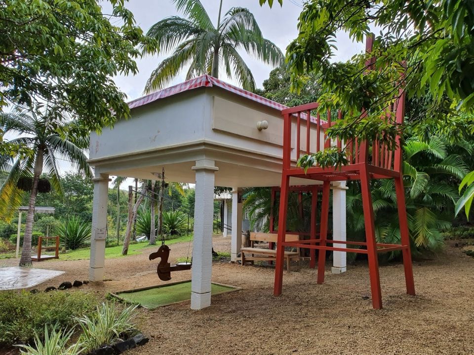 Curious Chamarel