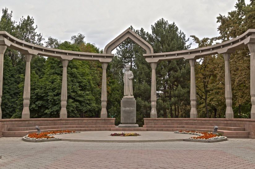 Памятник Курманжан Датке