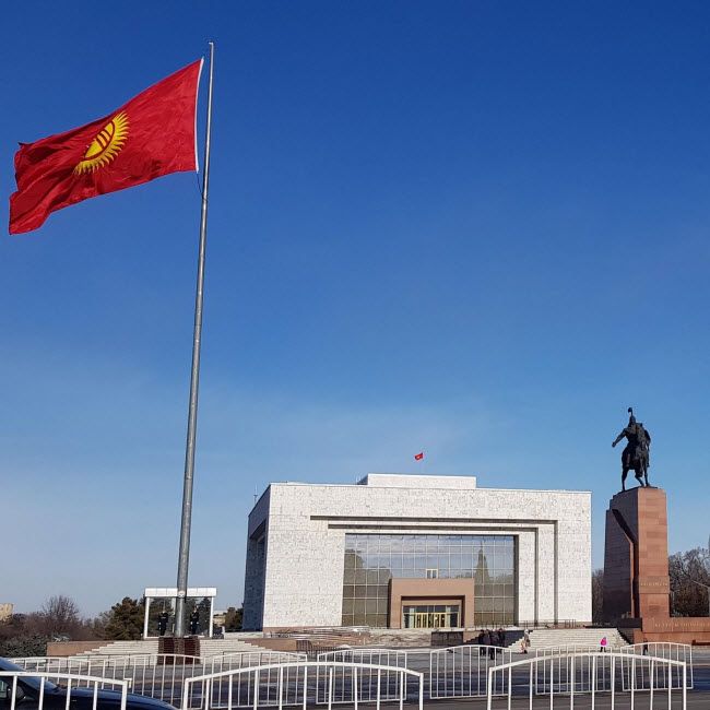 Флагшток с Государственным флагом