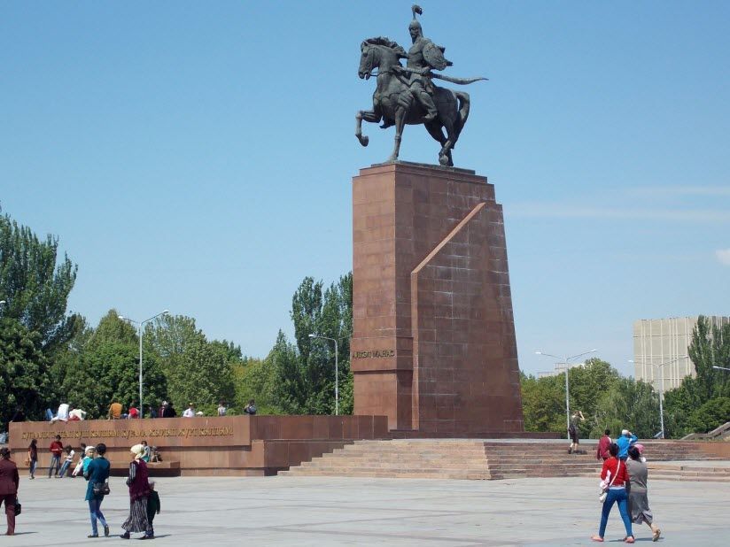 Памятник Манасу Великодушному