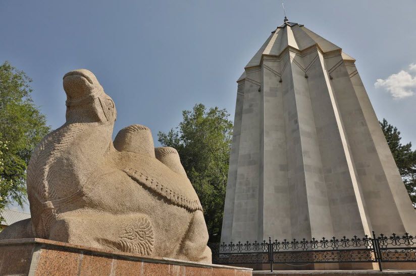 Мавзолей Райымбек батыра