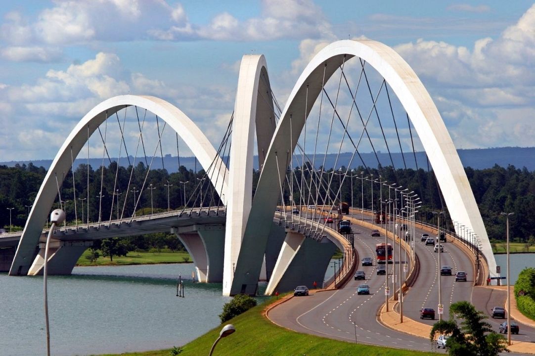 Мост Жуселино Кубичека в Бразилиа