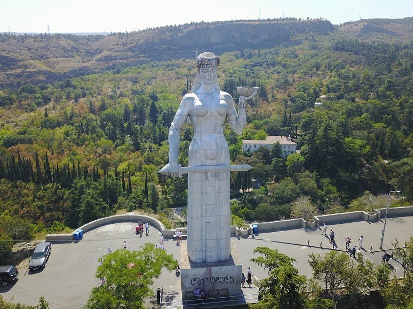 Монумент Мать Картли