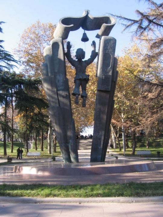 Памятник родному языку