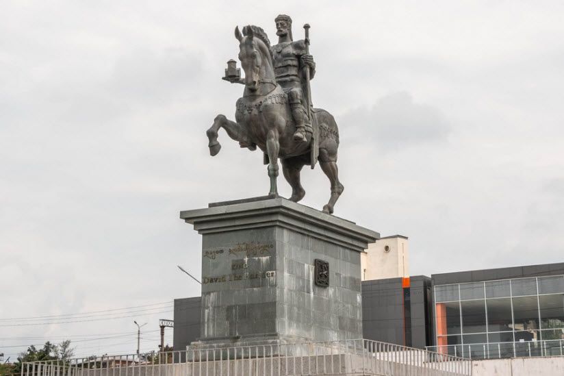 Памятник David IV «The Builder»