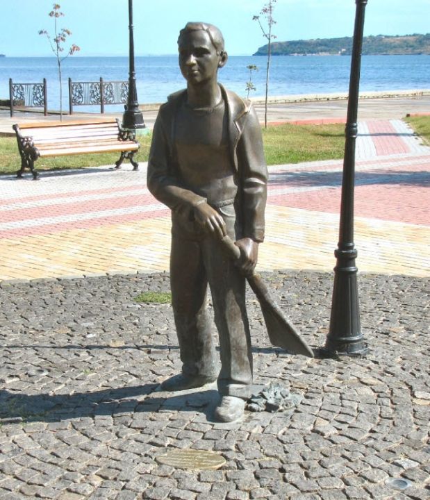 Скульптура «Школьник»