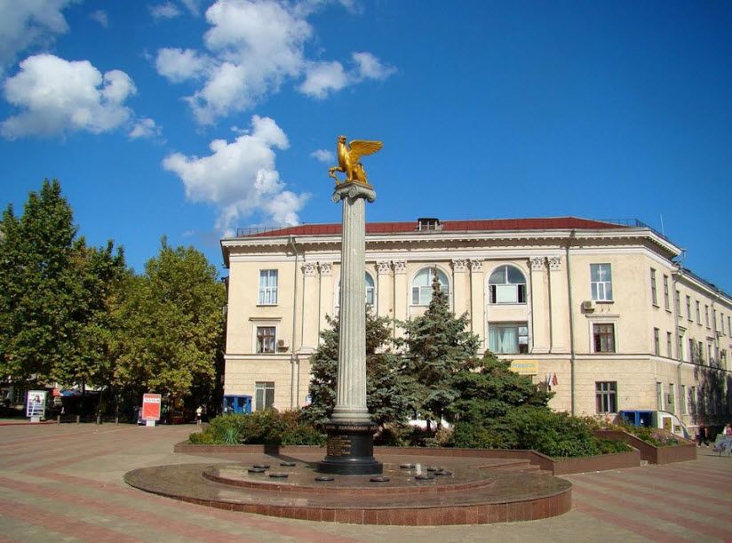 Памятник к 2600-летию Керчи