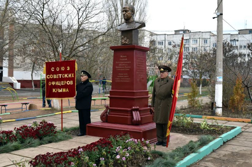 Памятник маршалу Г. К. Жукову