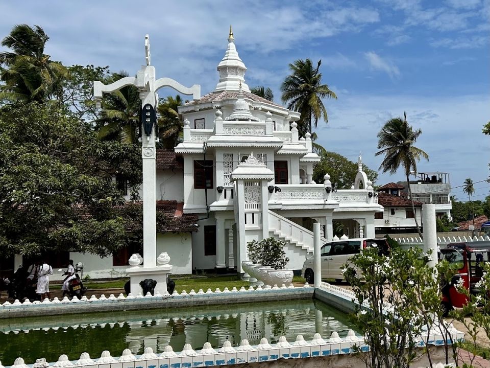 Храм Агурукамулла (Angurukaramulla Temple)