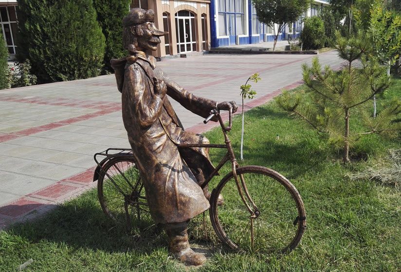Памятник почтальону Печкину