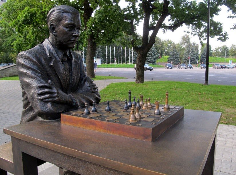 Памятник Паулю Кересу