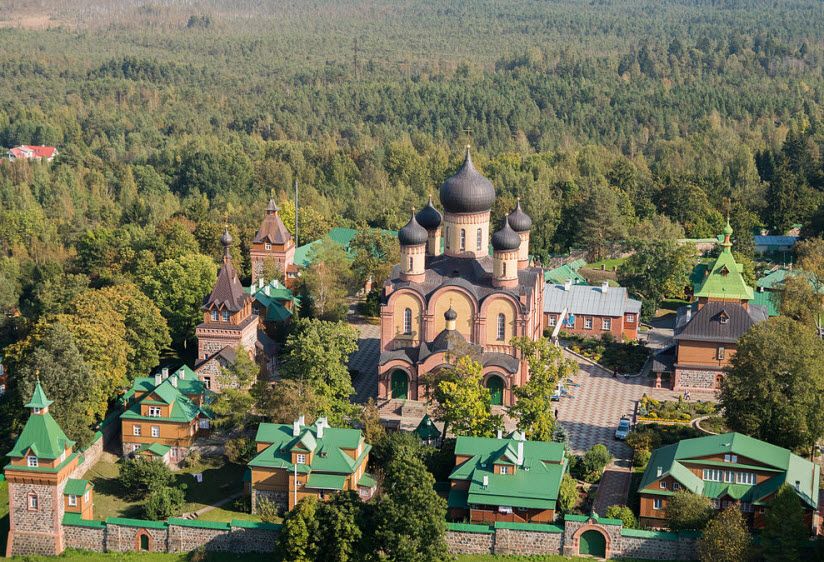 Пюхтицкий Успенский монастырь в Куремяэ