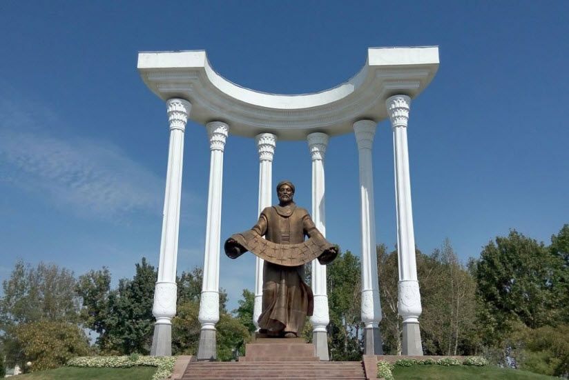 Памятник Альфраганусу