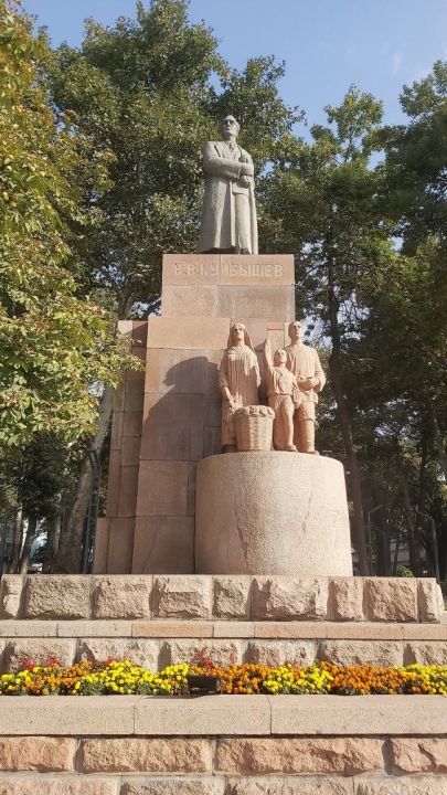 Памятник Куйбышеву