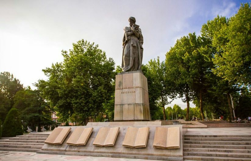 Памятник Авиценне