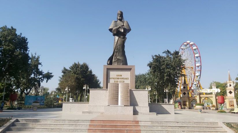 Памятник Фирдоуси