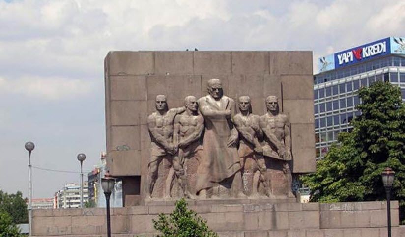 Монумент уверенного и безопасного будущего