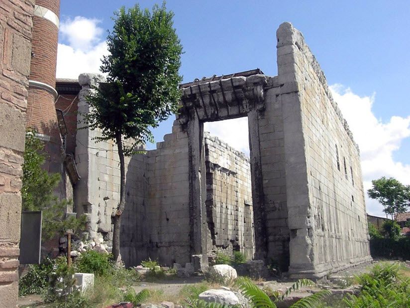 Храм Августина и Рома