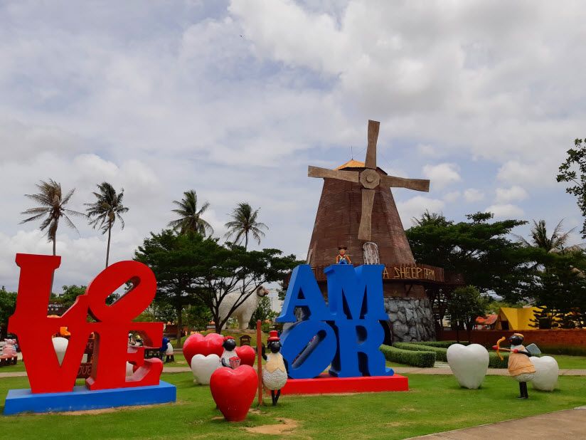 Овечья ферма (Pattaya Sheep Farm)