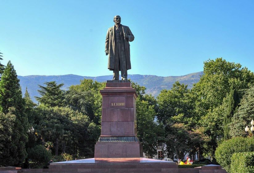 Памятник Ленину