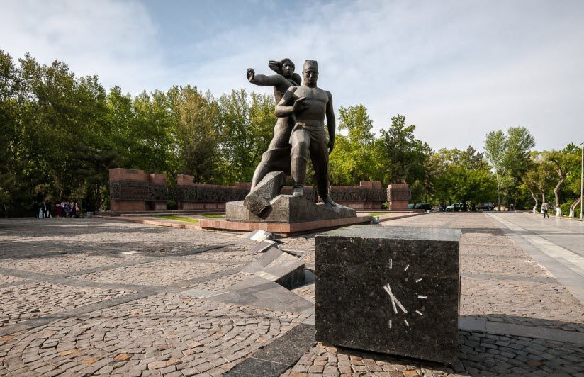 монумент «Мужество»