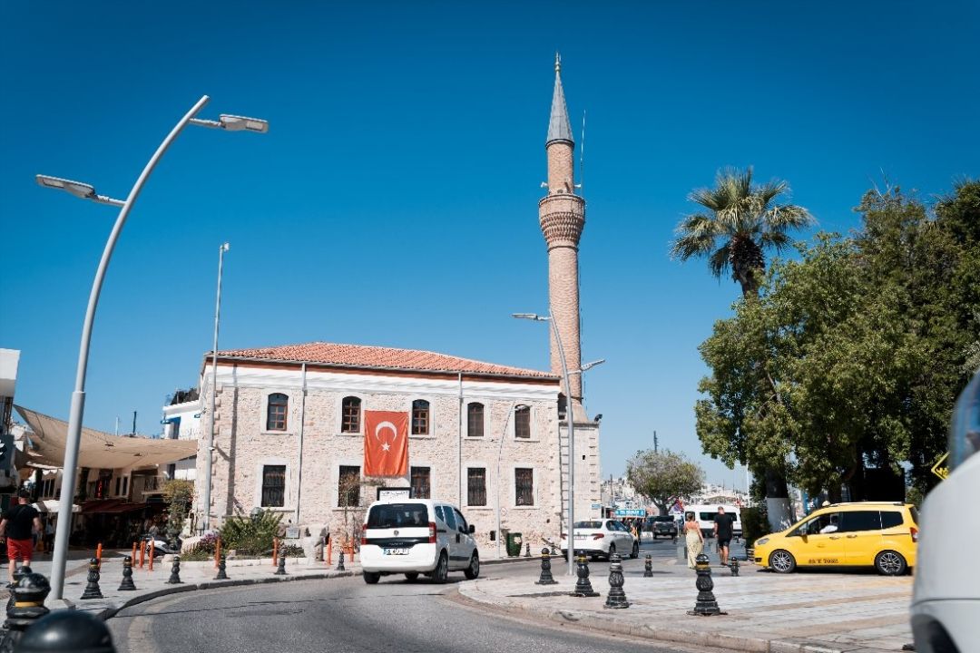 Мечеть Меркез Тепеджик (Tepecik Mosque marina), Бодрум