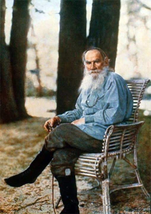 Цветной фотопортрет Льва Толстого, созданный уроженцем Киржачского уезда С. Прокудиным-Горским.